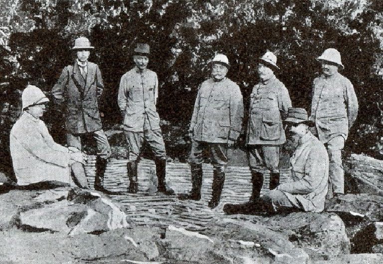 Les fondateurs: the founders of Bokor on the plateau, 1918.